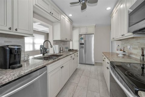 Condo in Largo, Florida, 2 bedrooms  № 1884173 - photo 20