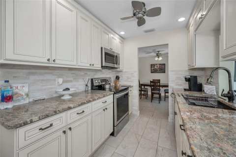 Condo in Largo, Florida, 2 bedrooms  № 1884173 - photo 22
