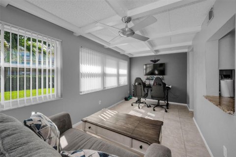 Condo in Largo, Florida, 2 bedrooms  № 1884173 - photo 24