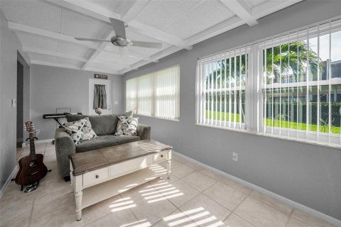 Condo in Largo, Florida, 2 bedrooms  № 1884173 - photo 25