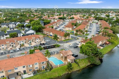 Condominio en alquiler en Miami, Florida, 3 dormitorios, 106.84 m2 № 1946338 - foto 30