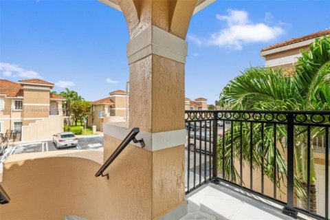 Condominio en alquiler en Miami, Florida, 3 dormitorios, 106.84 m2 № 1946338 - foto 21