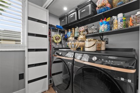 Condominio en alquiler en Miami, Florida, 3 dormitorios, 106.84 m2 № 1946338 - foto 12