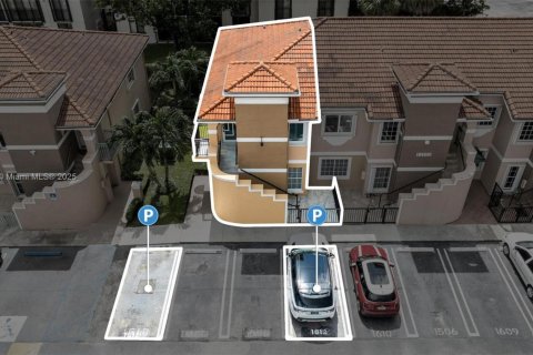 Condominio en alquiler en Miami, Florida, 3 dormitorios, 106.84 m2 № 1946338 - foto 26