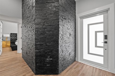 Condominio en alquiler en Miami, Florida, 3 dormitorios, 106.84 m2 № 1946338 - foto 2