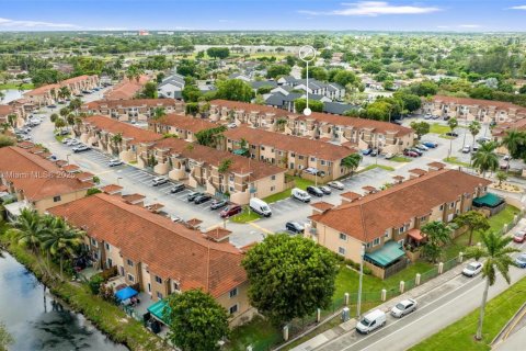 Condominio en alquiler en Miami, Florida, 3 dormitorios, 106.84 m2 № 1946338 - foto 27