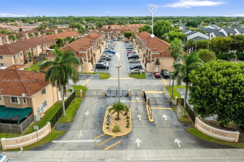 Condominio en alquiler en Miami, Florida, 3 dormitorios, 106.84 m2 № 1946338 - foto 28