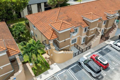 Condominio en alquiler en Miami, Florida, 3 dormitorios, 106.84 m2 № 1946338 - foto 23