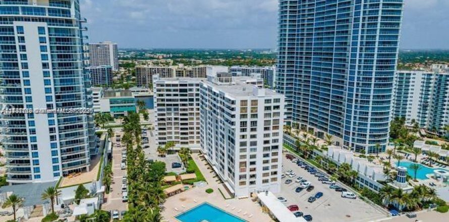 Condo à Hollywood, Floride, 1 chambre № 1489313