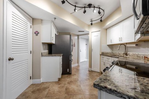 Copropriété à louer à Boca Raton, Floride: 2 chambres, 121.7 m2 № 2168732 - photo 12