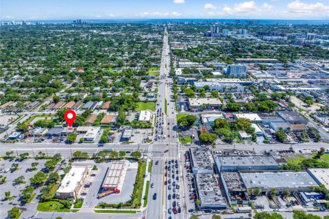 Propiedad comercial en venta en Fort Lauderdale, Florida № 2085587 - foto 13