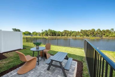 Touwnhouse à vendre à Wesley Chapel, Floride: 3 chambres, 162.11 m2 № 2385764 - photo 10