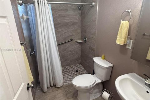 House in Pompano Beach, Florida 3 bedrooms, 83.61 sq.m. № 2068559 - photo 12