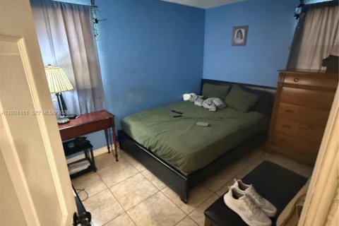 House in Pompano Beach, Florida 3 bedrooms, 83.61 sq.m. № 2068559 - photo 13