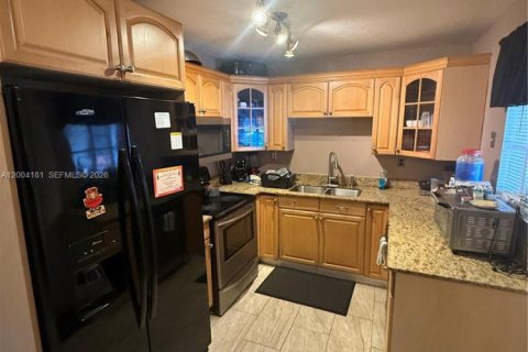 House in Pompano Beach, Florida 3 bedrooms, 83.61 sq.m. № 2068559 - photo 9