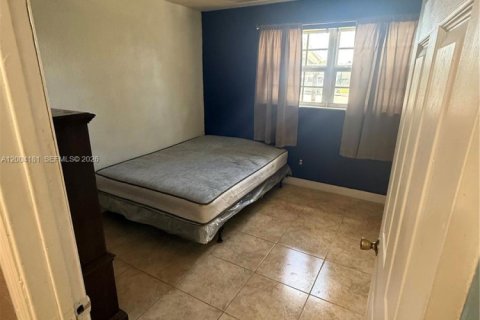 House in Pompano Beach, Florida 3 bedrooms, 83.61 sq.m. № 2068559 - photo 11