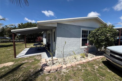 House in Pompano Beach, Florida 3 bedrooms, 83.61 sq.m. № 2068559 - photo 5