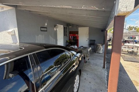 House in Pompano Beach, Florida 3 bedrooms, 83.61 sq.m. № 2068559 - photo 7