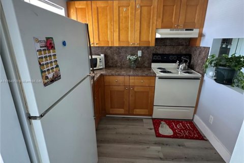 Condo in Sunrise, Florida, 1 bedroom  № 1860750 - photo 12