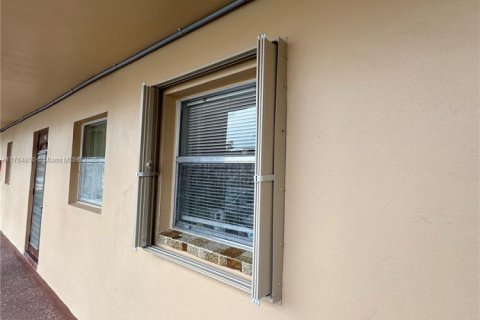Condo in Sunrise, Florida, 1 bedroom  № 1860750 - photo 23