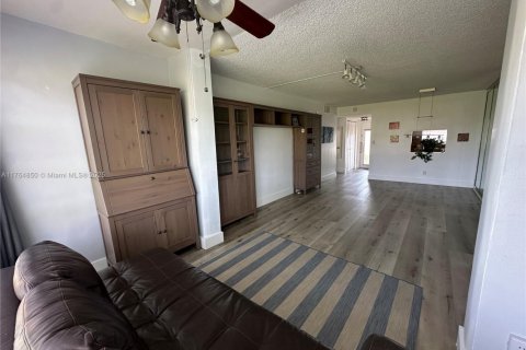 Condo in Sunrise, Florida, 1 bedroom  № 1860750 - photo 8