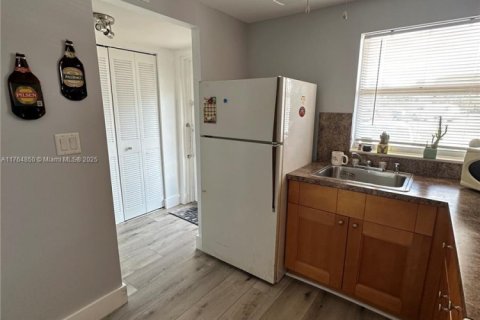 Condo in Sunrise, Florida, 1 bedroom  № 1860750 - photo 13