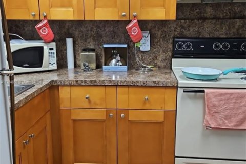 Condo in Sunrise, Florida, 1 bedroom  № 1860750 - photo 10