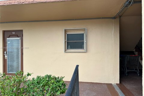 Condo in Sunrise, Florida, 1 bedroom  № 1860750 - photo 22