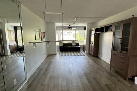 Condo in Sunrise, Florida, 1 bedroom  № 1860750 - photo 7