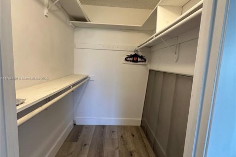 Condo in Sunrise, Florida, 1 bedroom  № 1860750 - photo 6