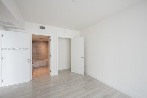 Купить кондоминиум в Майами, Флорида 2 спальни, 105.63м2, № 1961454 - фото 10