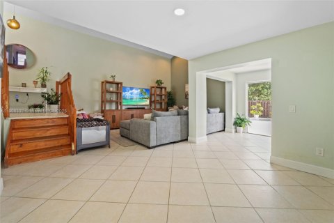Casa en venta en Miami, Florida, 3 dormitorios, 130.62 m2 № 1963760 - foto 6