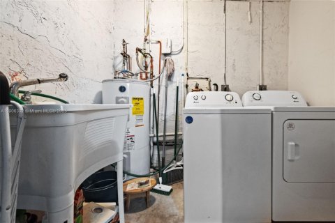 Casa en venta en Miami, Florida, 3 dormitorios, 130.62 m2 № 1963760 - foto 22