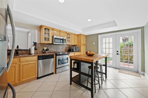 Casa en venta en Miami, Florida, 3 dormitorios, 130.62 m2 № 1963760 - foto 9