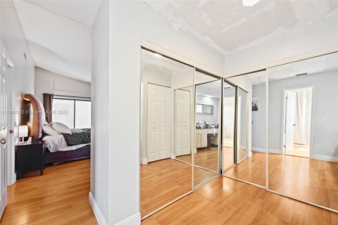 Casa en venta en Miami, Florida, 3 dormitorios, 130.62 m2 № 1963760 - foto 12