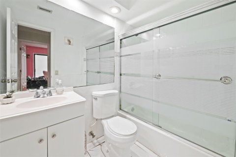 Casa en venta en Miami, Florida, 3 dormitorios, 130.62 m2 № 1963760 - foto 17