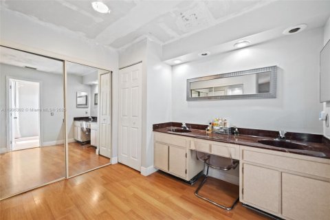 Casa en venta en Miami, Florida, 3 dormitorios, 130.62 m2 № 1963760 - foto 13