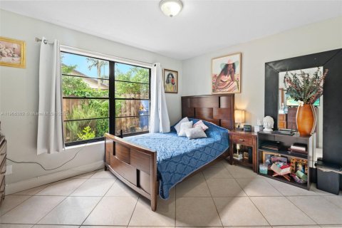 Casa en venta en Miami, Florida, 3 dormitorios, 130.62 m2 № 1963760 - foto 18