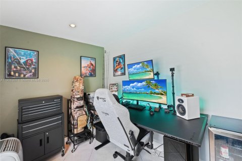 Casa en venta en Miami, Florida, 3 dormitorios, 130.62 m2 № 1963760 - foto 21