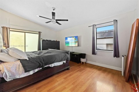 Casa en venta en Miami, Florida, 3 dormitorios, 130.62 m2 № 1963760 - foto 11