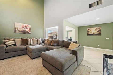 Casa en venta en Miami, Florida, 3 dormitorios, 130.62 m2 № 1963760 - foto 7