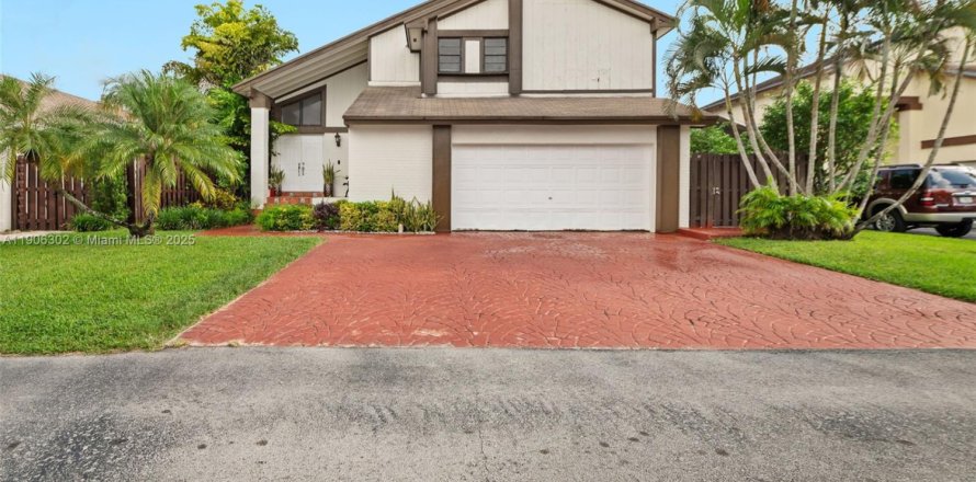 Casa en Miami, Florida 3 dormitorios, 130.62 m2 № 1963760