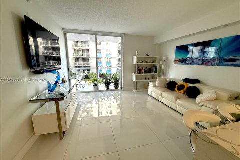 Condo in Miami, Florida, 1 bedroom № 1985914 - photo 2