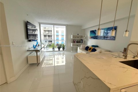 Condo in Miami, Florida, 1 bedroom № 1985914 - photo 3