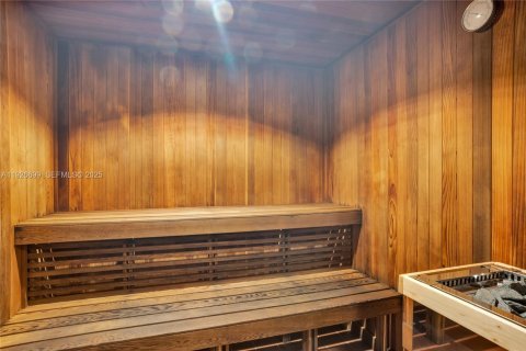 Condo in Miami, Florida, 1 bedroom № 1985914 - photo 18