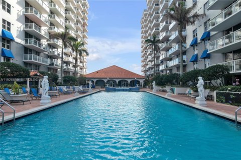 Condo in Miami, Florida, 1 bedroom № 1985914 - photo 9