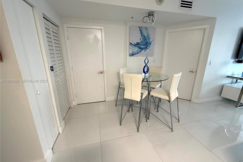 Condo in Miami, Florida, 1 bedroom № 1985914 - photo 5