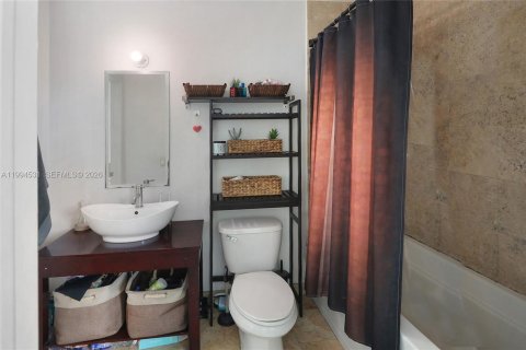 Condo in Miami, Florida, 1 bedroom  № 2062761 - photo 21