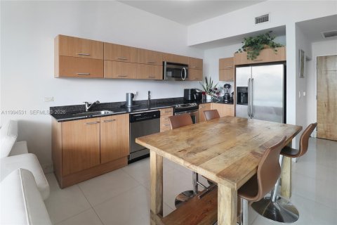 Condo in Miami, Florida, 1 bedroom  № 2062761 - photo 9