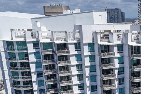 Condo in Miami, Florida, 1 bedroom  № 2062761 - photo 30